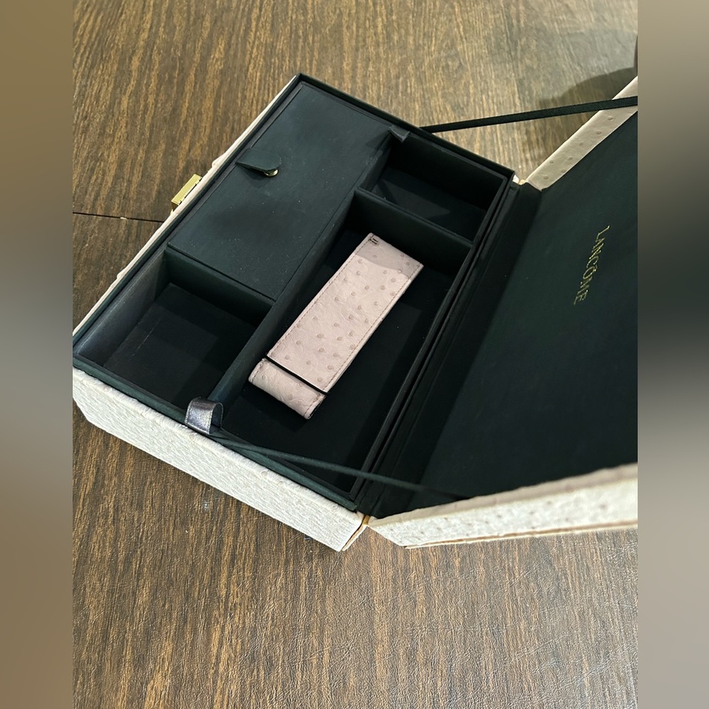 Lancôme Pink and Gold Makeup Case - Picture 6 of 9